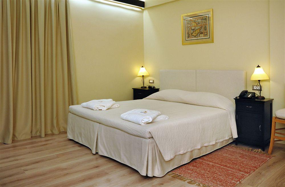 Efplias Hotel Apartments Pireusz Kültér fotó