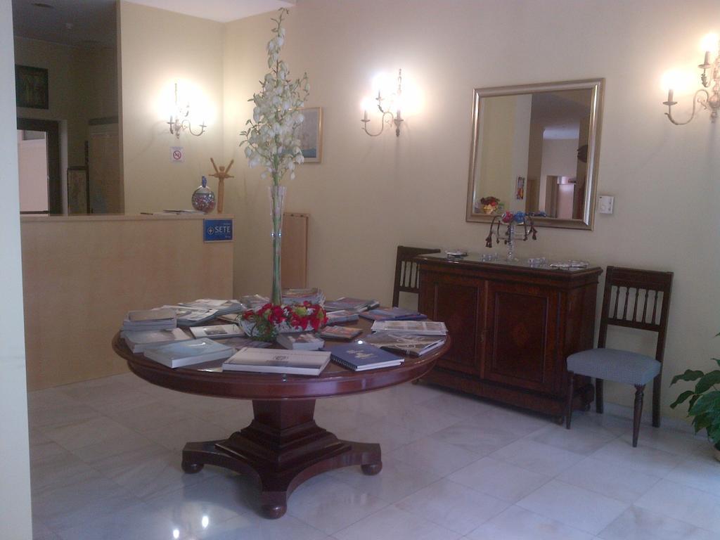 Efplias Hotel Apartments Pireusz Kültér fotó
