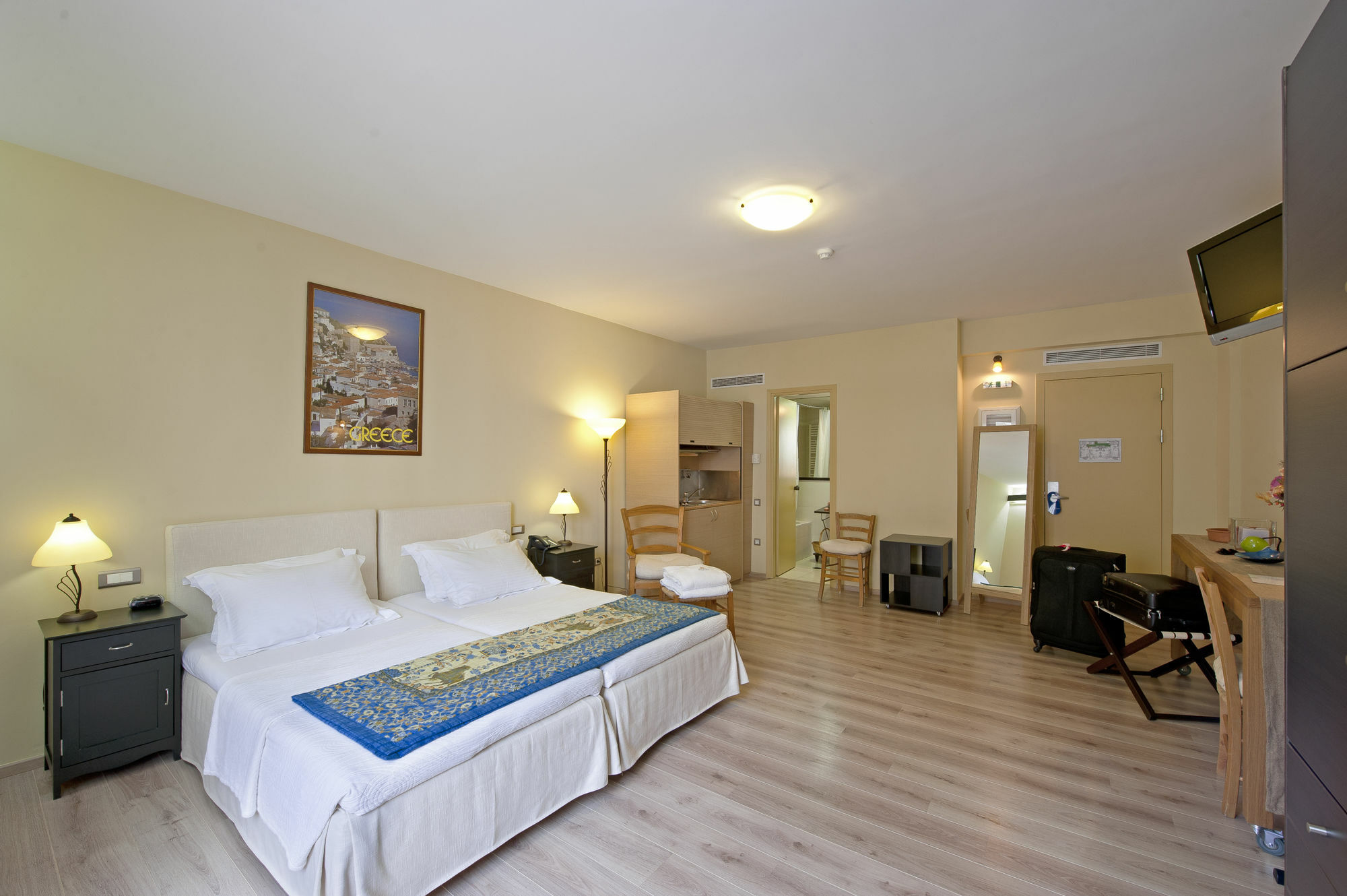 Efplias Hotel Apartments Pireusz Kültér fotó